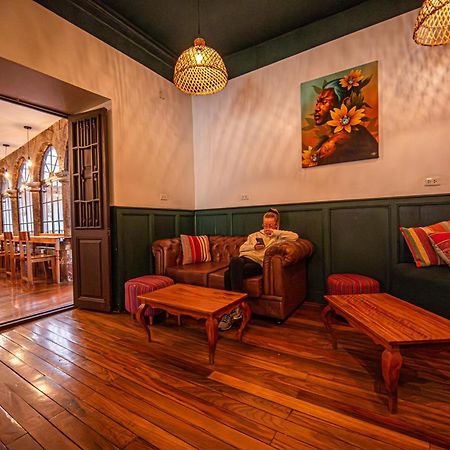 Black Llama Hostel クスコ エクステリア 写真