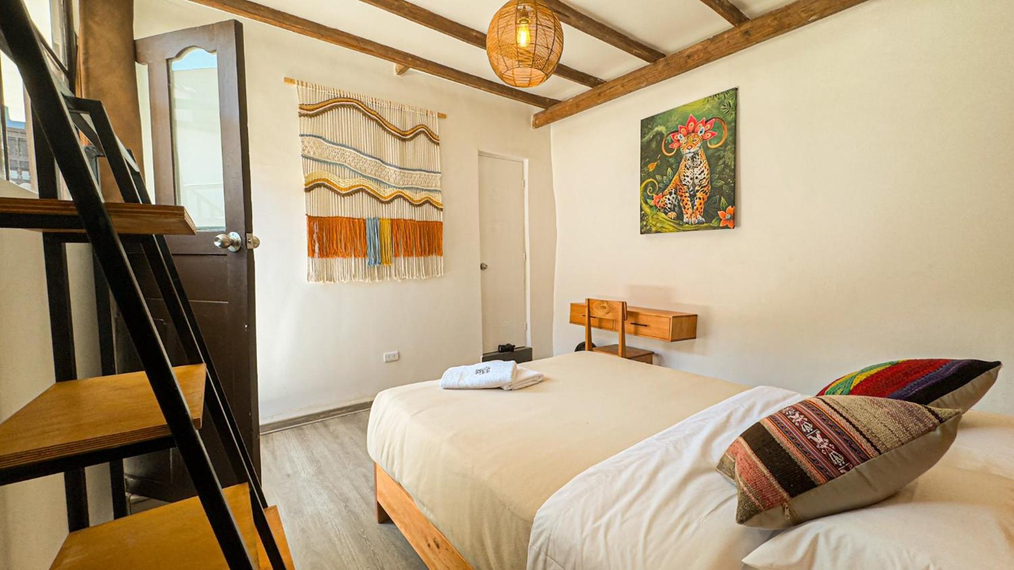 Black Llama Hostel クスコ エクステリア 写真
