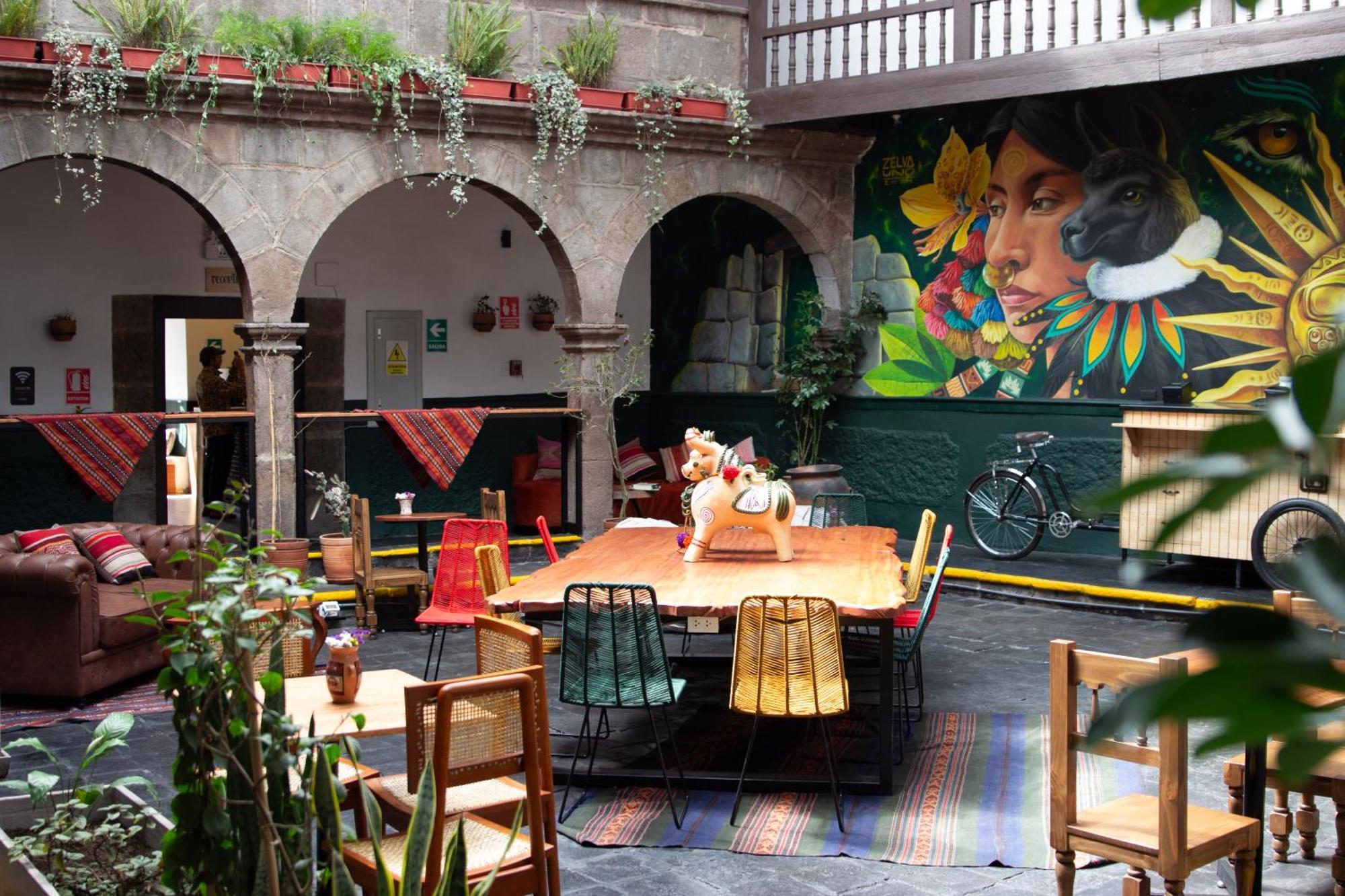 Black Llama Hostel クスコ エクステリア 写真