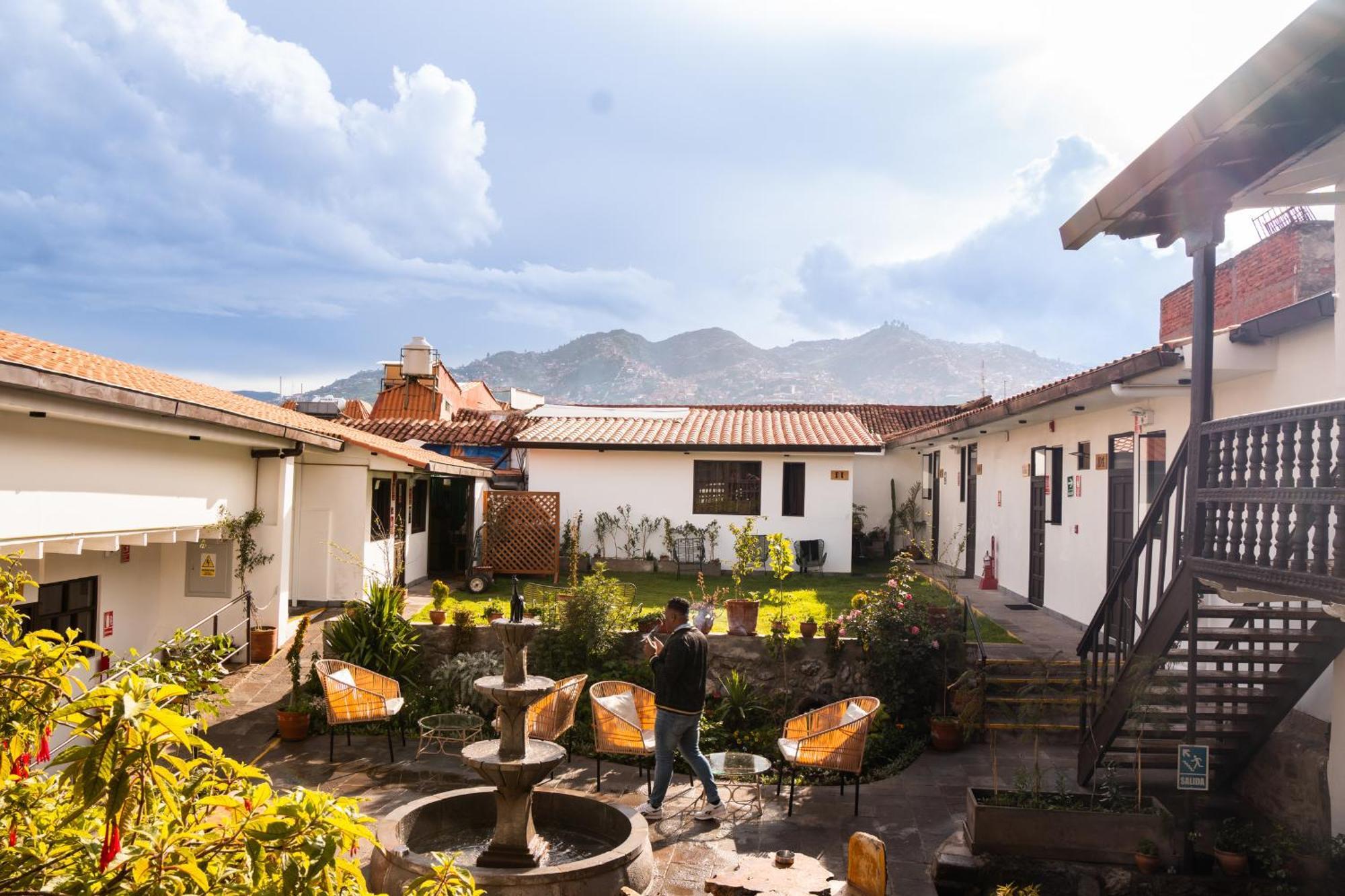 Black Llama Hostel クスコ エクステリア 写真