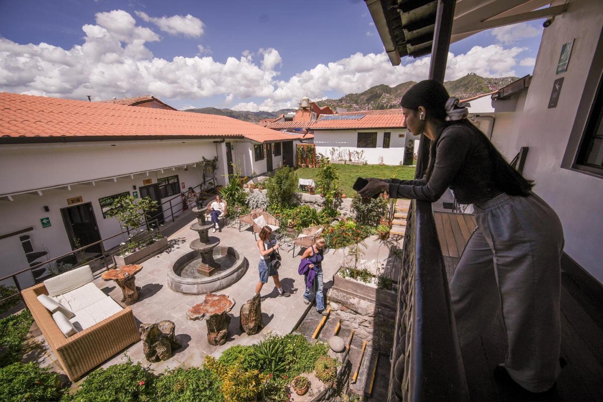 Black Llama Hostel クスコ エクステリア 写真