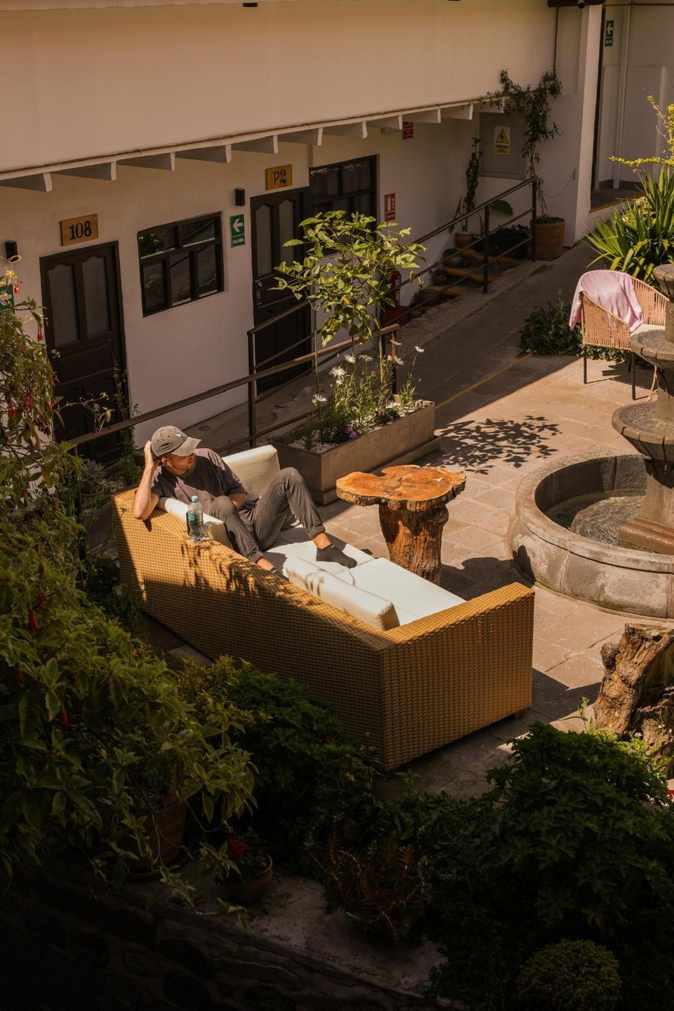 Black Llama Hostel クスコ エクステリア 写真