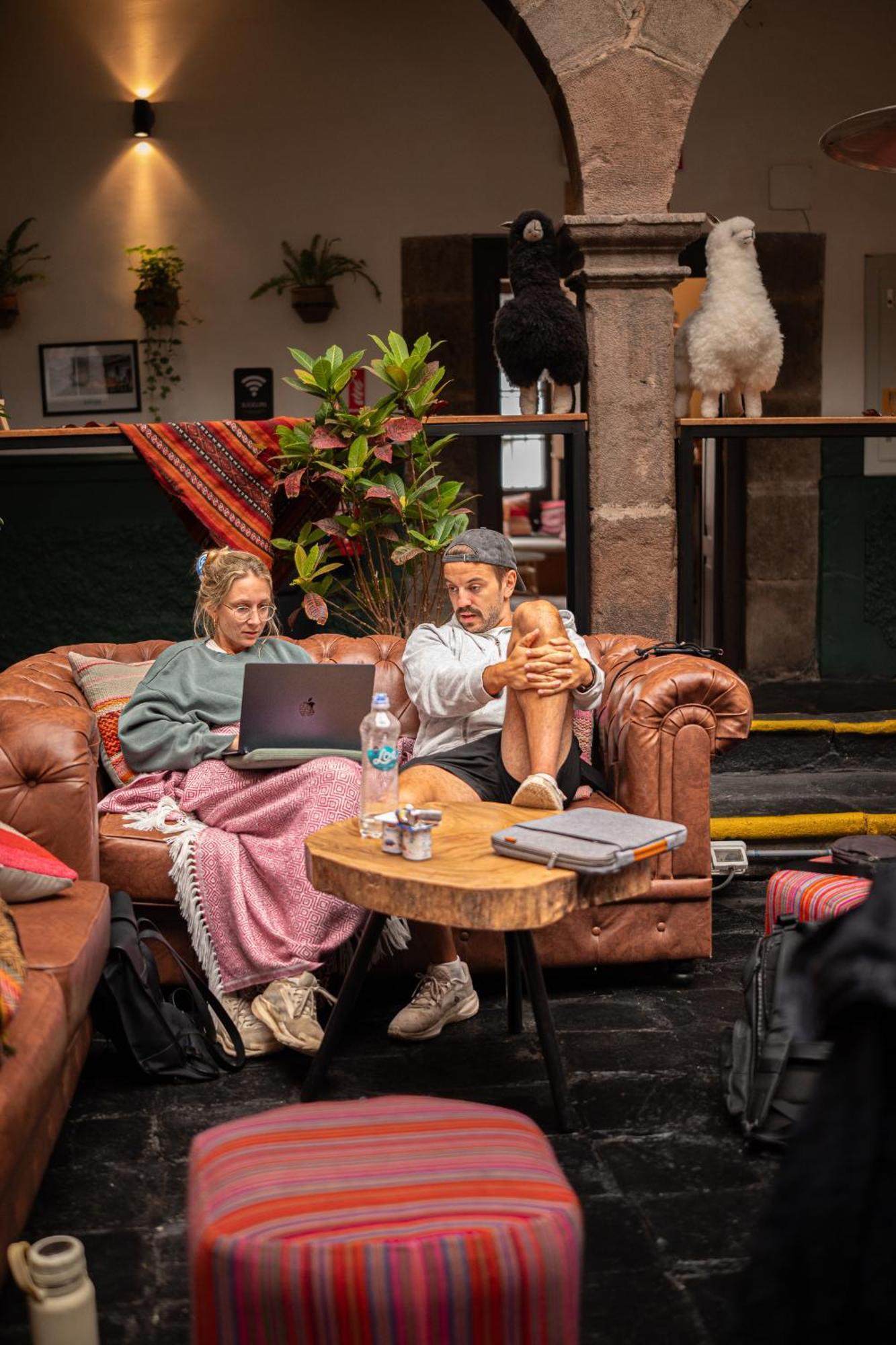 Black Llama Hostel クスコ エクステリア 写真